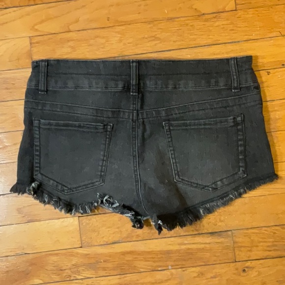 No Boundaries Black Frayed Edge Jean Shorts Size 13 - Picture 2 of 3